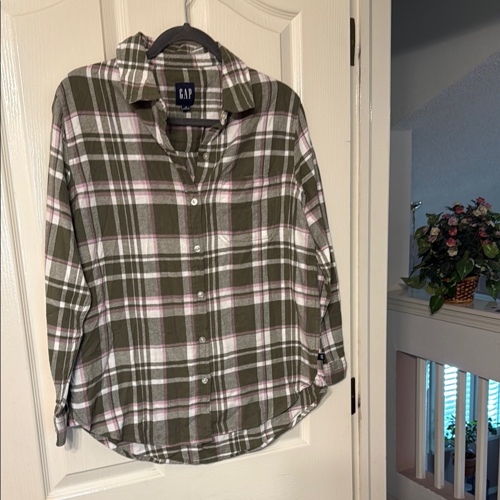 GAP Green Plaid Button-Up Shirt